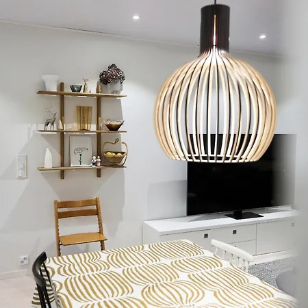 Cozy And Roomy Near Center *