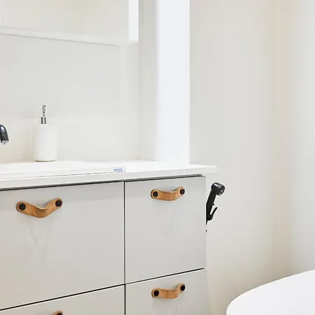 Cozy And Roomy Near Center *