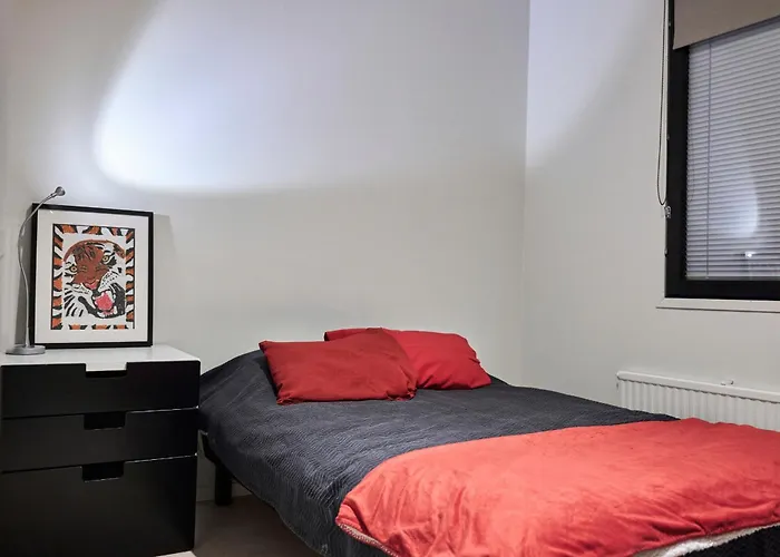 Cozy And Roomy Near Center Apartament *